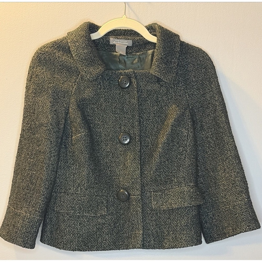 Ann Taylor Sz. 2 Tweed Jacket Blazer Cropped Wool Blend Button Front‎ Classic